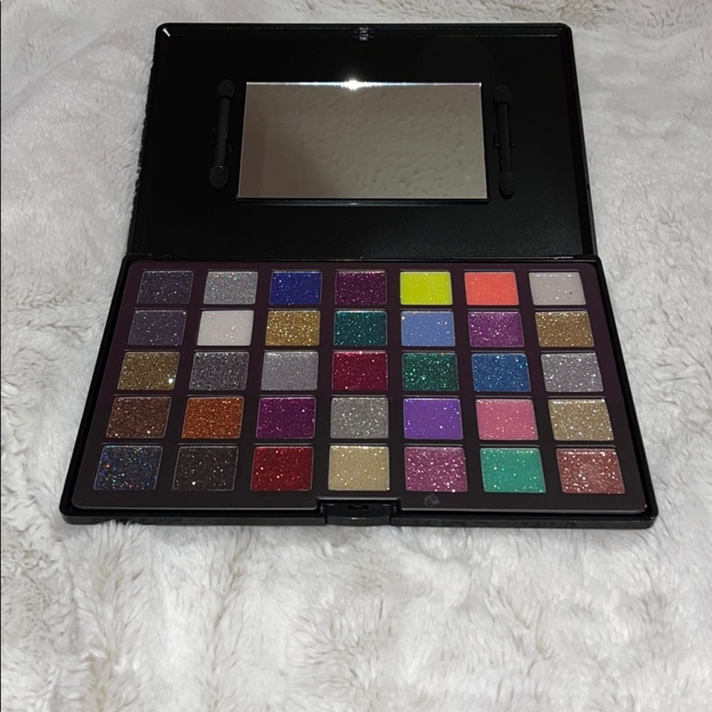 All glitter palette NEW, NEVER BEEN SWATCHED